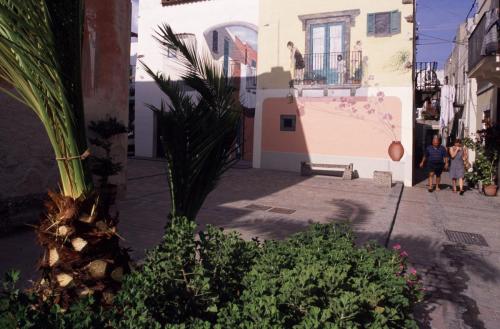 Eolie Islands, Sicily, Italy: Lipari - scene near Marina Corta